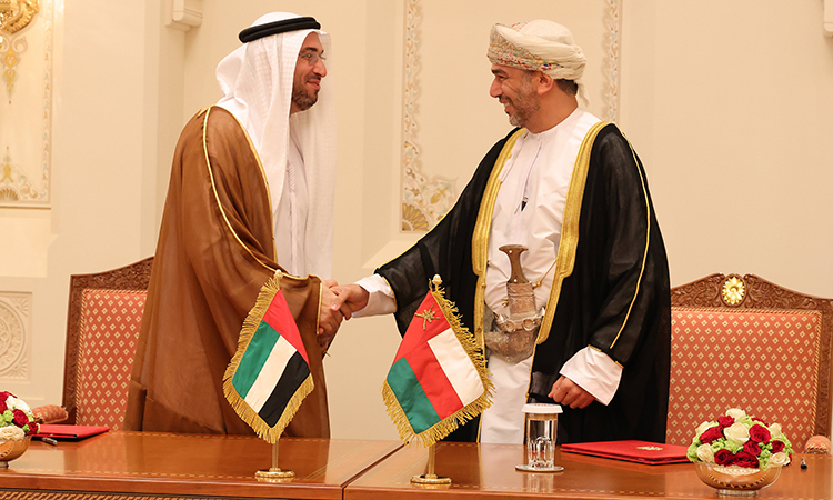 The agreement was signed by Shadi Malak, CEO of Etihad Rail, and Abdulrahman Salim Al Hatmi, Group CEO of ASYAD.