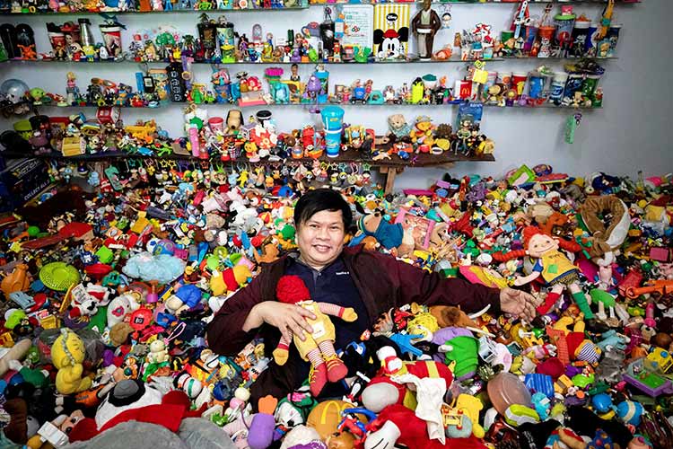 Meet the world record holder for the largest fast food toy collection -  GulfToday