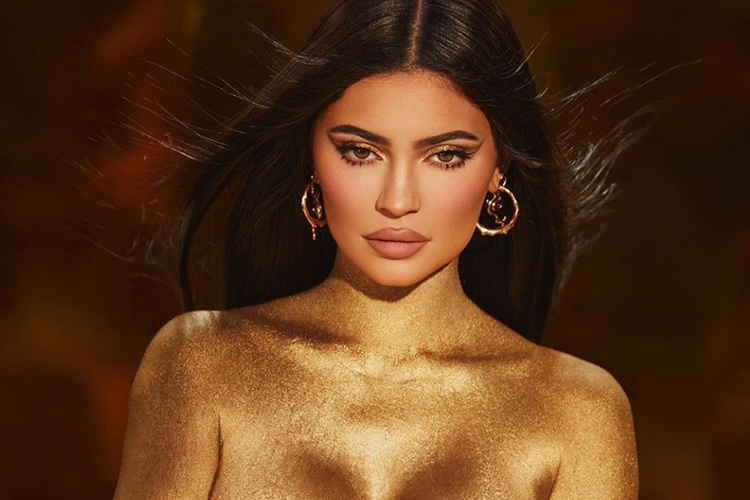 Kylie Jenner shimmers in gold dust body paint - GulfToday