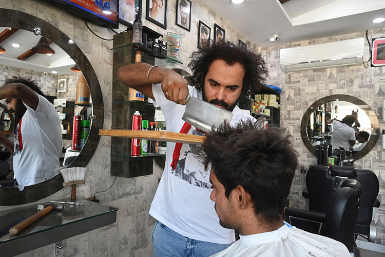 With cleavers and blowtorches, Pakistan barber offers hair-raising cuts -  GulfToday