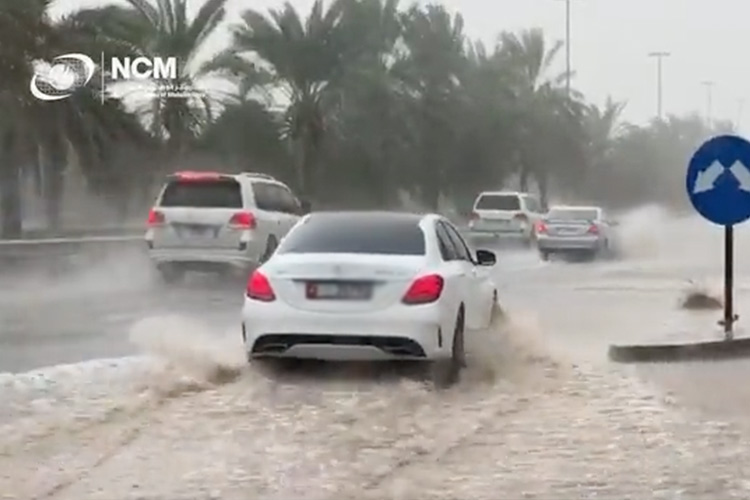 VIDEO Rain and hailstorm flood several areas of UAE, weather alert