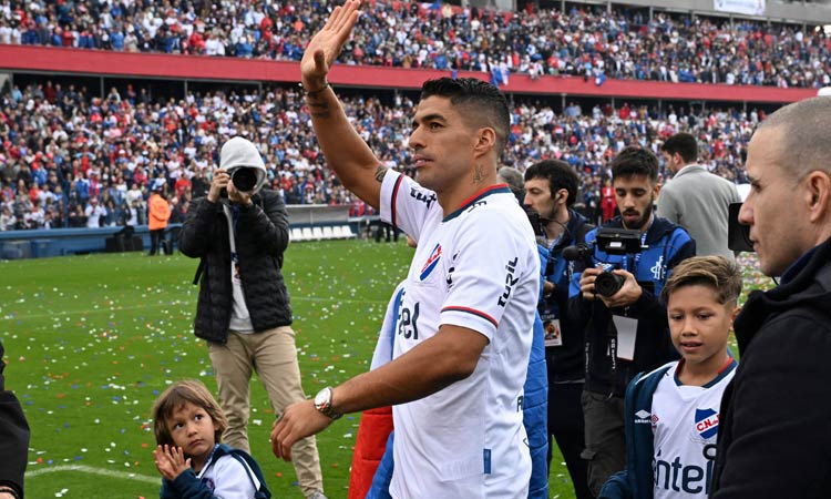 Thousands greet Suarez on return to Uruguay's Nacional | Daily Guardian