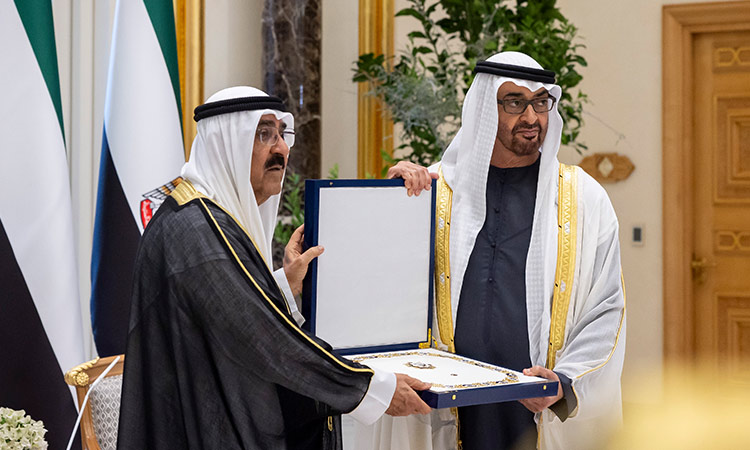 Kuwait-Emir-confers-Order-of-Mubarak-the-Great-to-Mohamed-750x450