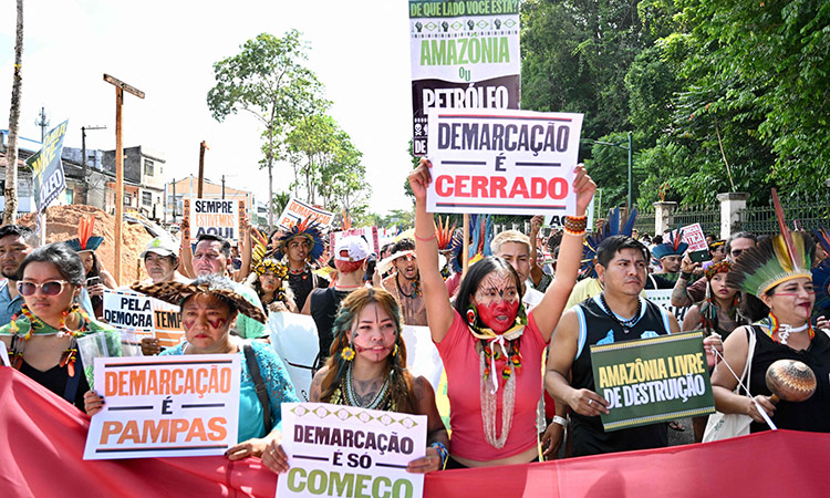 Indigenous people from Amazon countries and members of social movements take part in the March of the Peoples of the Earth for the Amazon in Belém, Para State, Brazil, on Tuesday.  Agence France-Presse