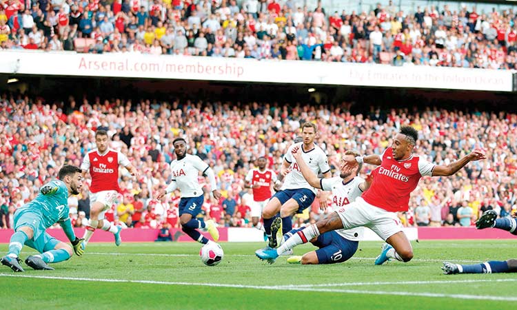 Arsenal rally to hold fight Spurs; Richarlison shines in Everton win