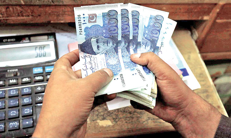 Pakistani-rupee-notes