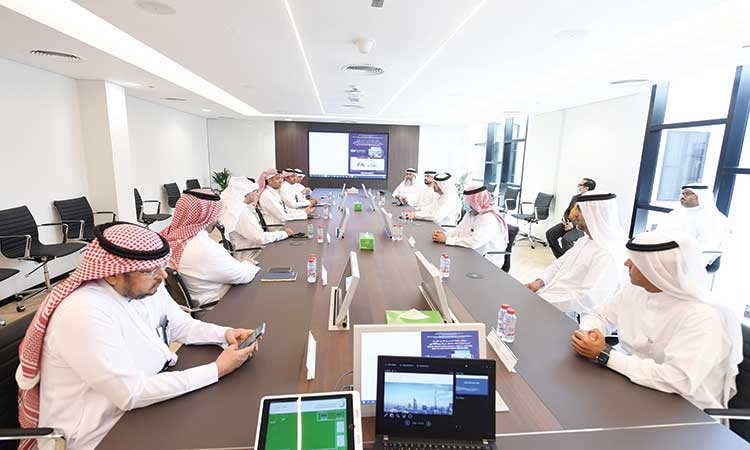 Officials of Dewa and Saudi Electric Company during the meeting.