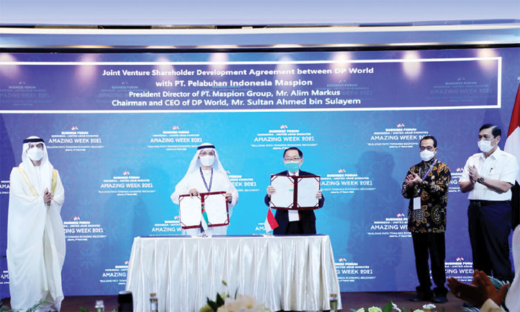 Sultan-Ahmed-Bin-Sulayem-and-Dr-Alim-Markus-sign-750