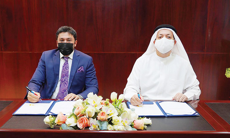 Saud Salem Al Mazrouei and Nima Niknejad during the signing 