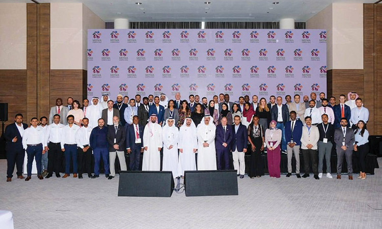 Top officials with participants and award winners in Dubai.