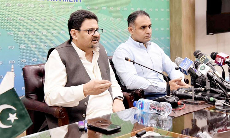 Miftah-Ismail-and-Officials