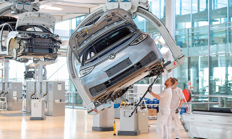 Technicians work in the assembly line of Volkswagen in Dresden, Germany.  Reuters