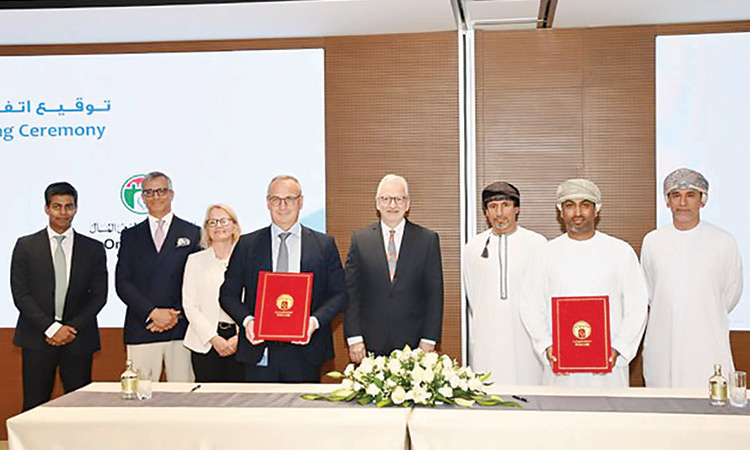 Oman-LNG-Officials