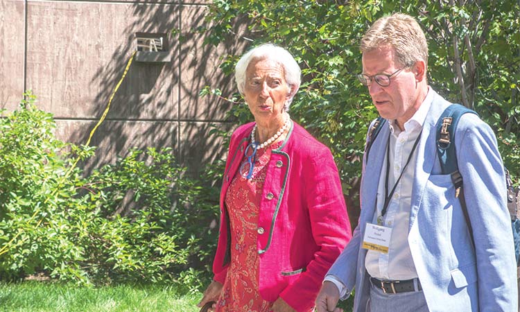 Christine-Lagarde-talks-with-ECB