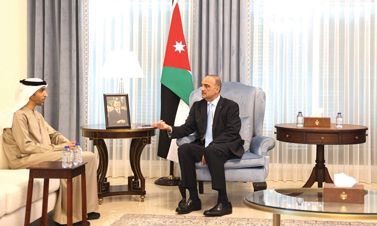 Dr. Thani Bin Ahmed Al Zeyoudi holds talkswith Bisher Al-Khasawneh in Amman, Jordan, on Wednesday.