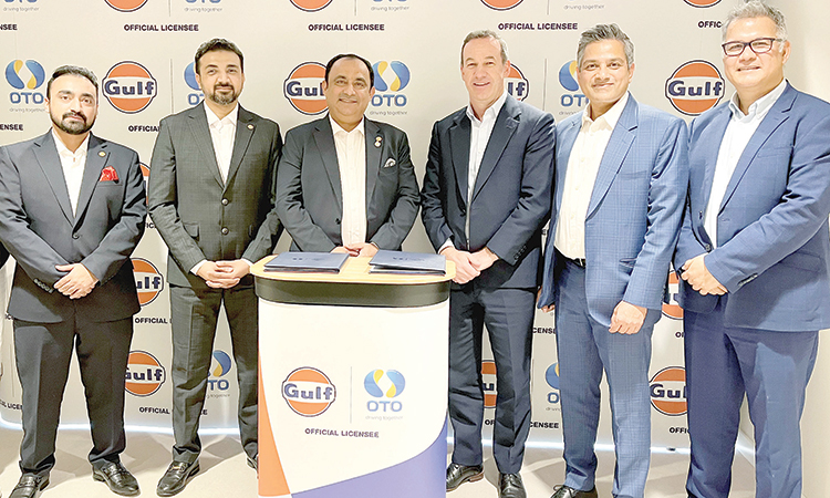 Top officials of Gulf Oil and OTO after signing the agreement in London.