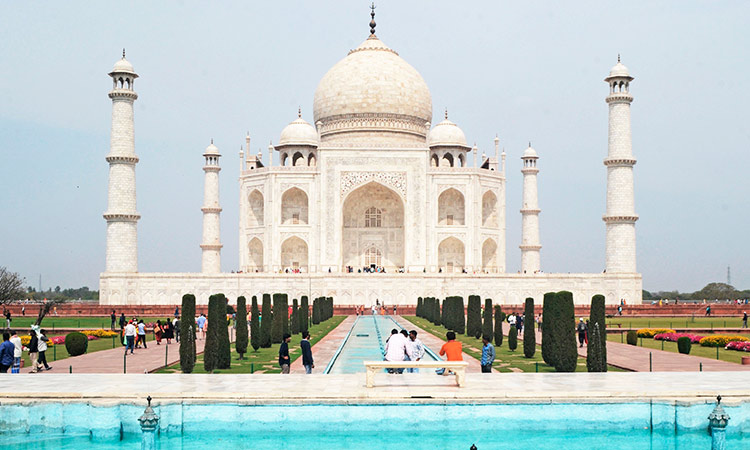Taj Mahal close 1