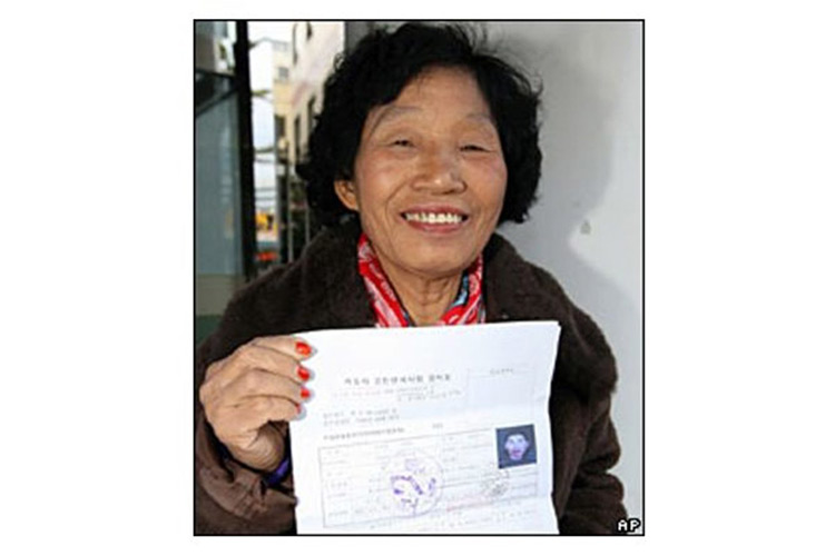 Korea-Woman-Licence-1