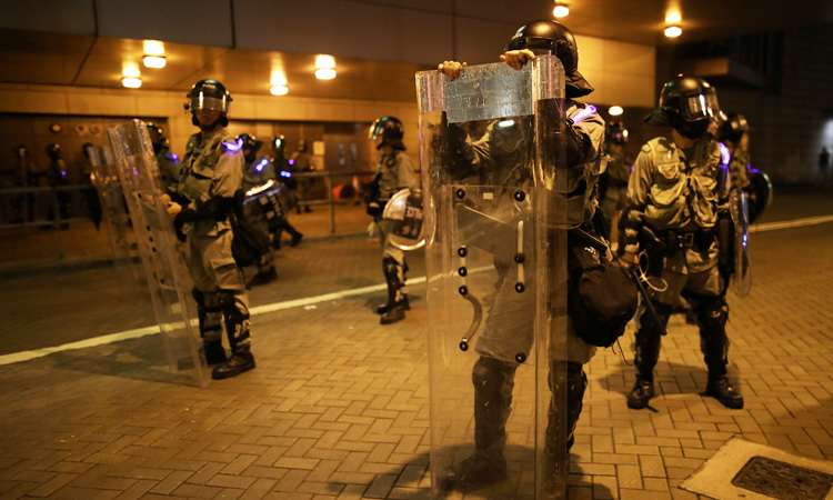 Hong-Kong-_Riot-police-750