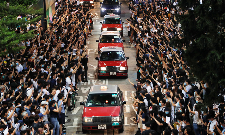 Hong-Kong_Protesters_Taxi_750