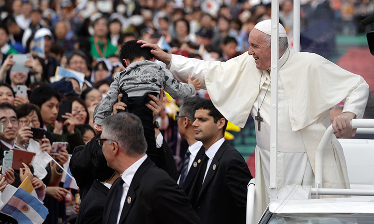 Pope-Japan-Nov24-main2-750