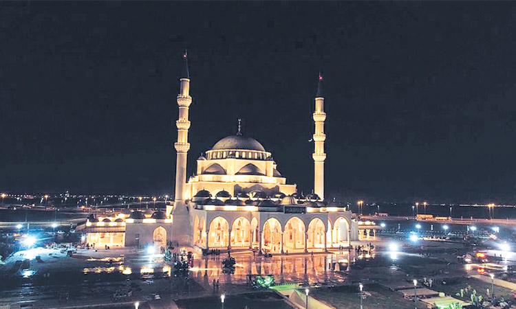 Sharjah-largest-mosque