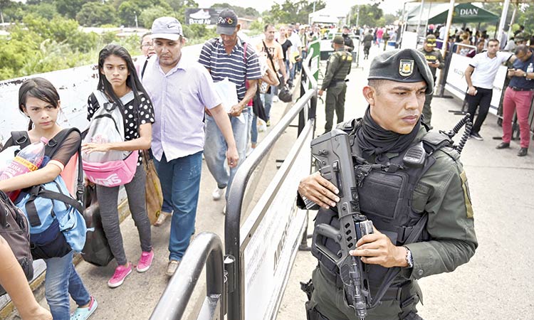 Colombian-police-on-border