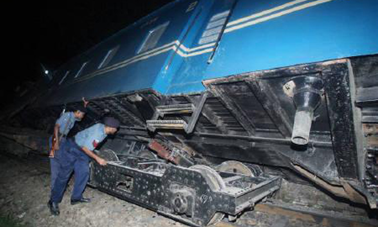 Bangladesh-train-accident-750