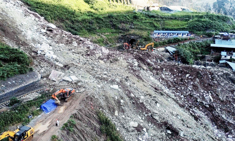 China-landslide_RlyS_750