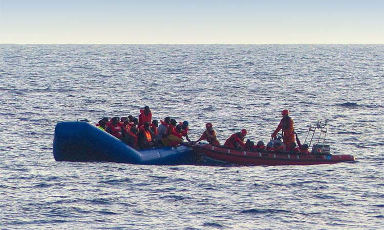 migrant-ship-750