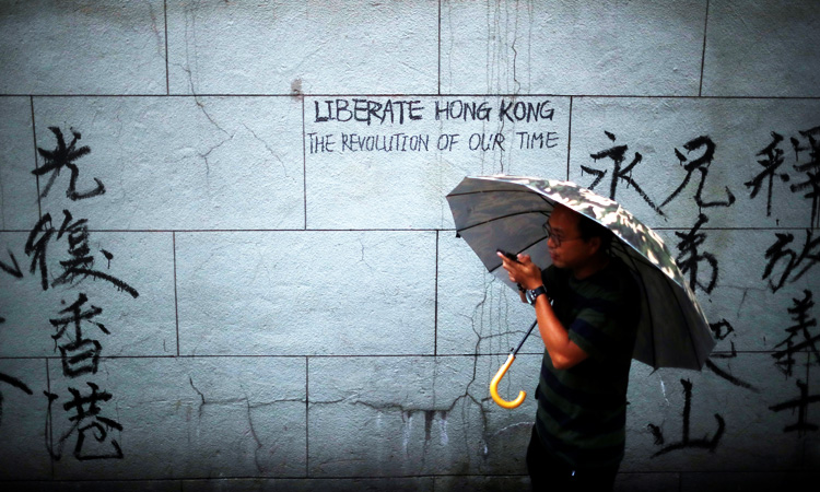 HK_Man_Graffiti_750