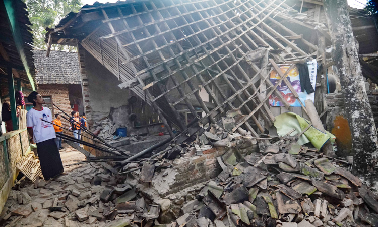 Indonesia_Quake-1_750