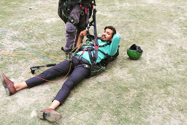 Hilarious paragliding video of Indian national goes viral on social media -  GulfToday