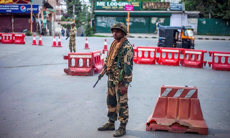 Kashmir-curfew-main2-750