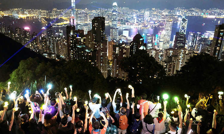 Hong-KOng_Protesters_Human Chain-750