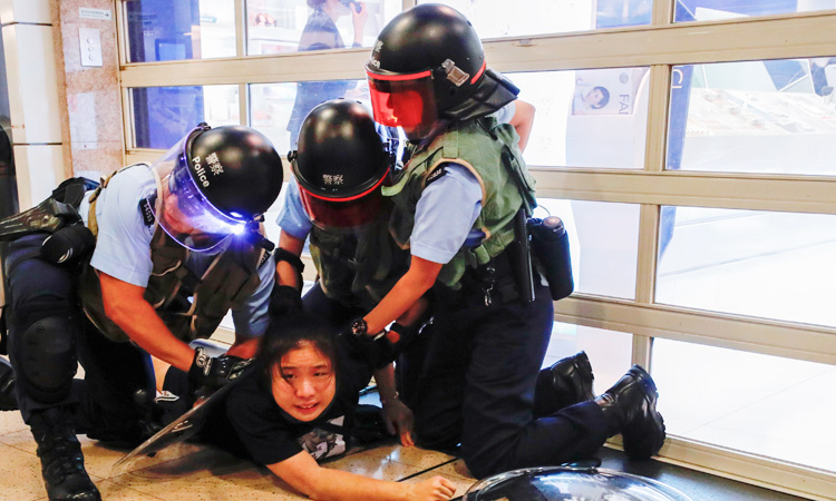 Hong-Kong_Riot-police-750