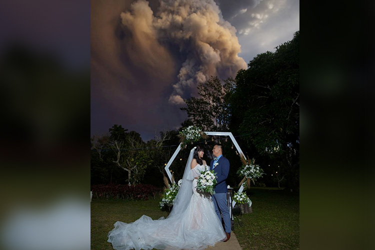 Filipino-marry-under-volcano-750x500