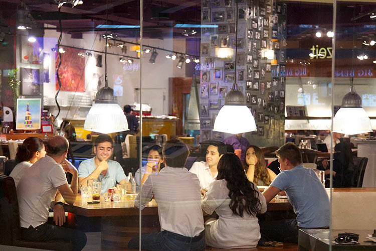Dubai-restaurant-750x450