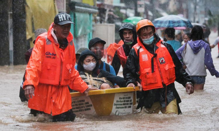 Philippine floods: Nineteen dead as rain continues - BBC News