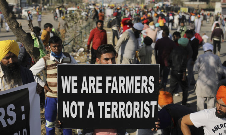 India-Protesting-farmers-placard