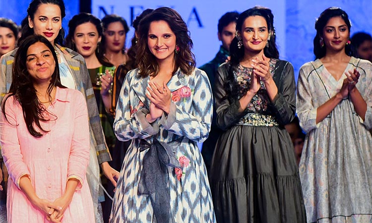 Sania-Mirza-With-Models-750