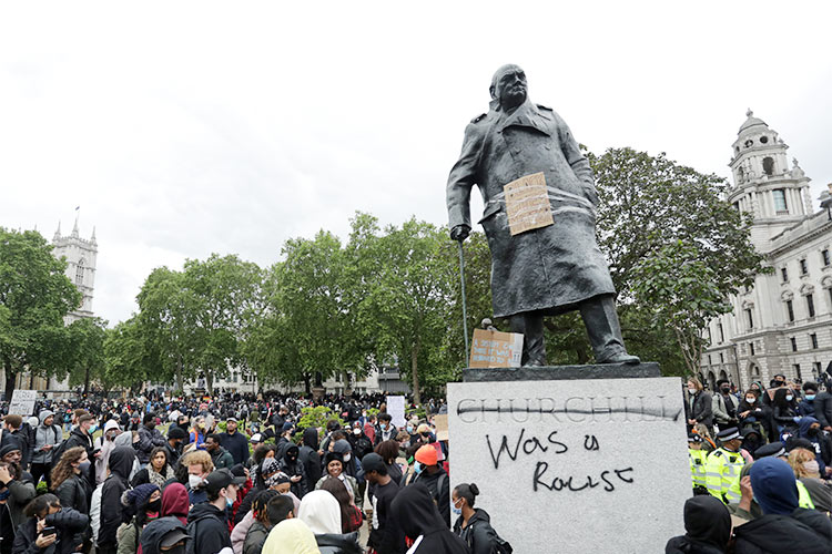 Churchill-Statue-London-750
