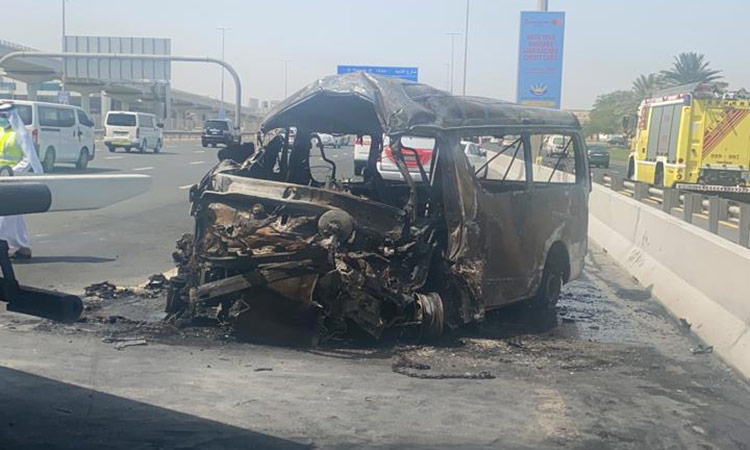 Bus-Dubai-accident2-750