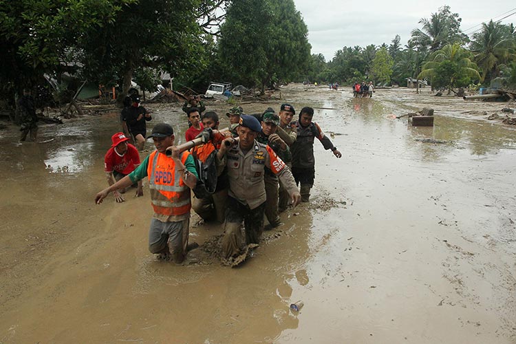 Indonesia-flood-3-750x450
