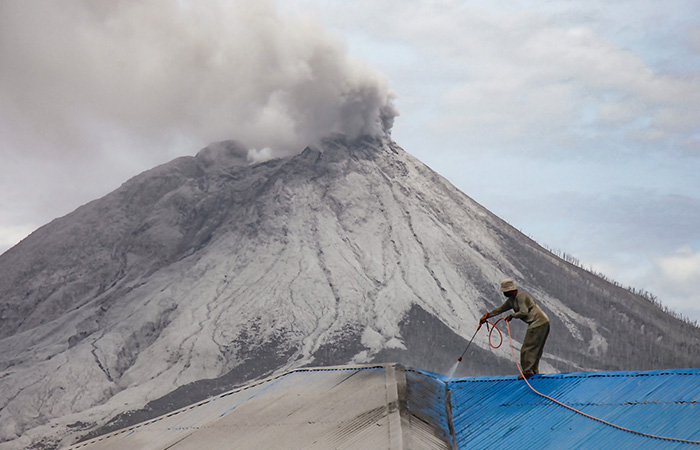 Indonesia volcano 1