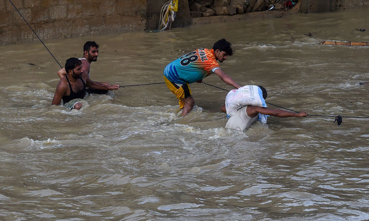 Karachifloodrescuers