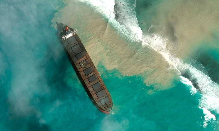 Mauritius-Leaking-Ship-Aug08-main1-750
