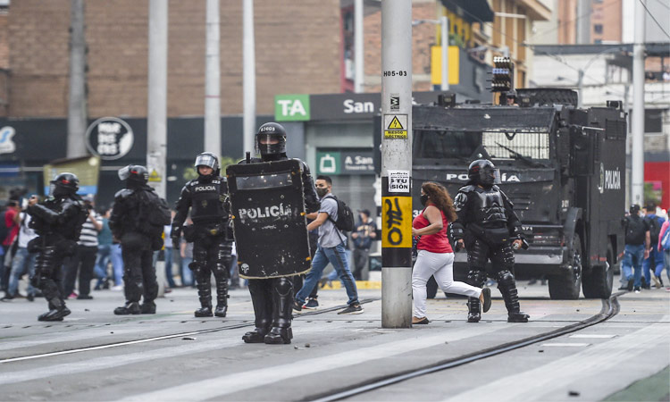 Riot-police_Colombia