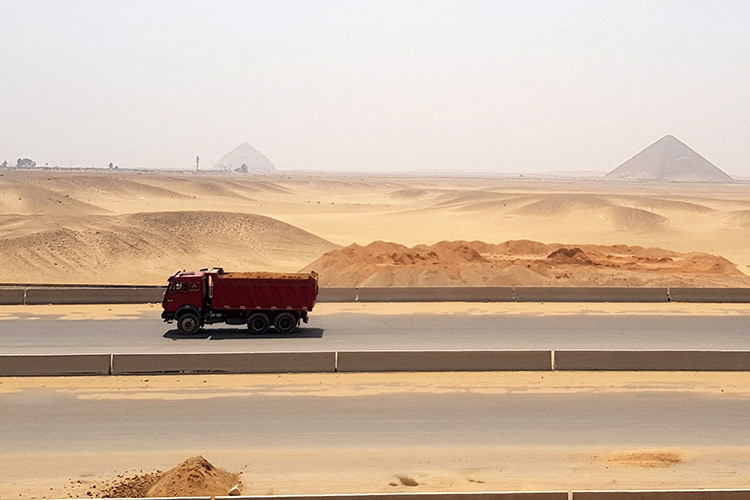 Egypt-highway-pyramids-1-750x450