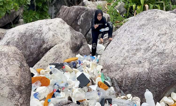Malaysia_plastic-waste_M